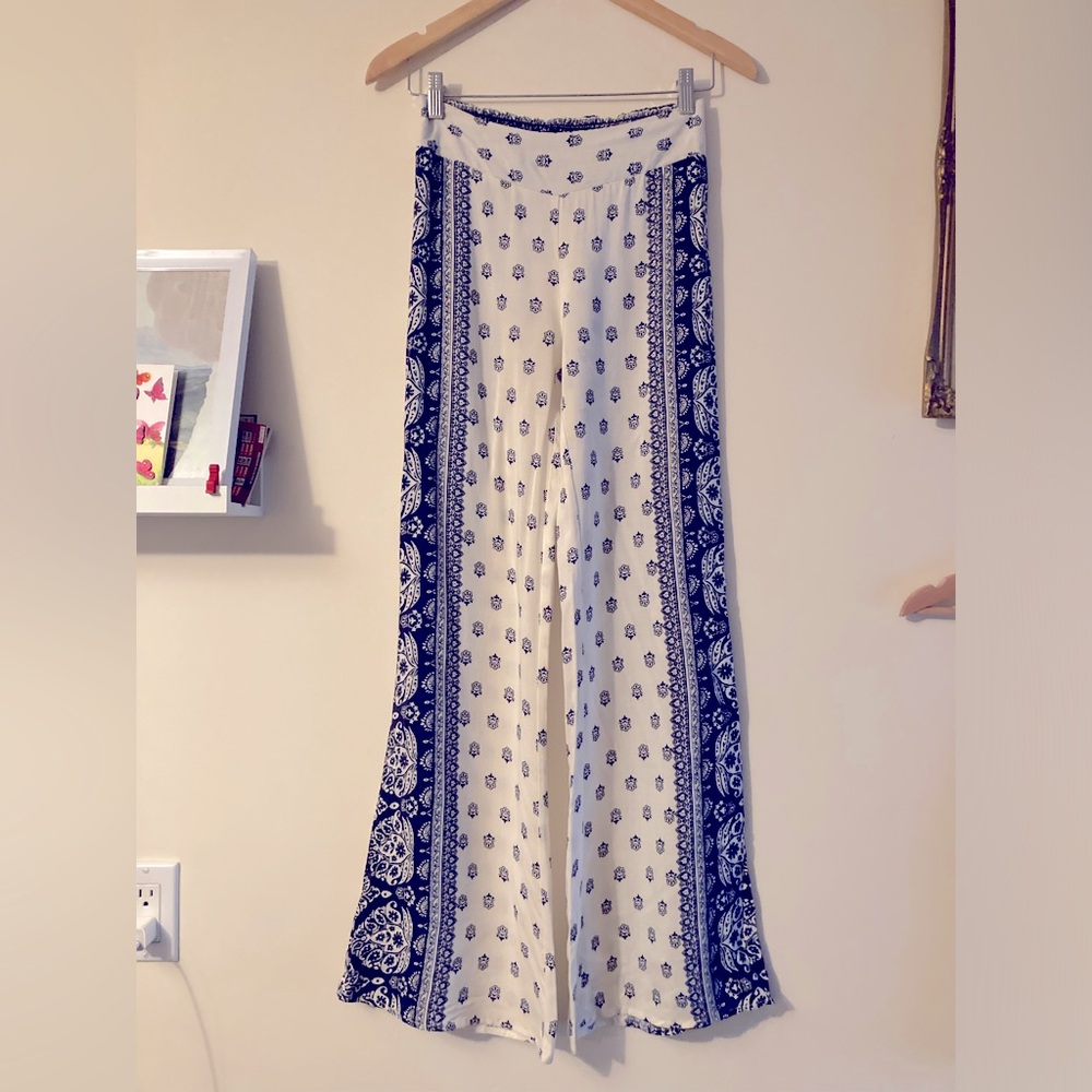 Mudd Blue and White Bohemian Pants Flowy Beach Vacation Pants Size Small